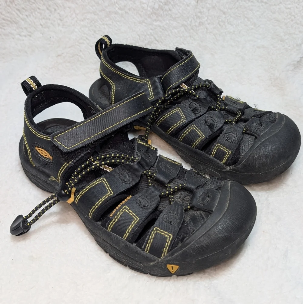 KEEN Kids sz 2 Newport H2 Black Yellow Summer Water Shoe Sandals Beach Hike